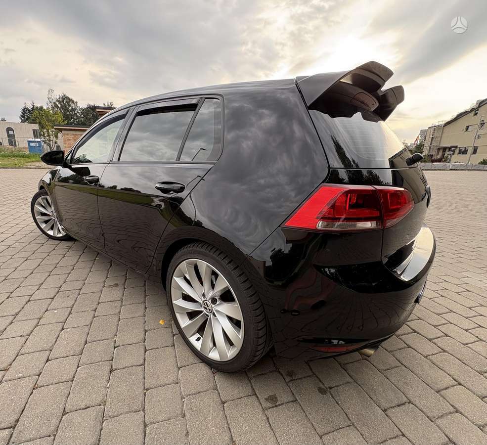 Volkswagen Golf - 6