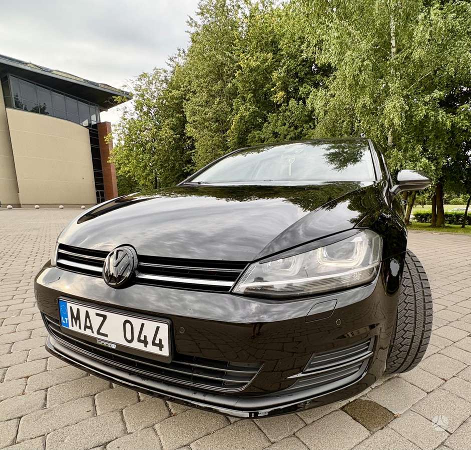 Volkswagen Golf - 8