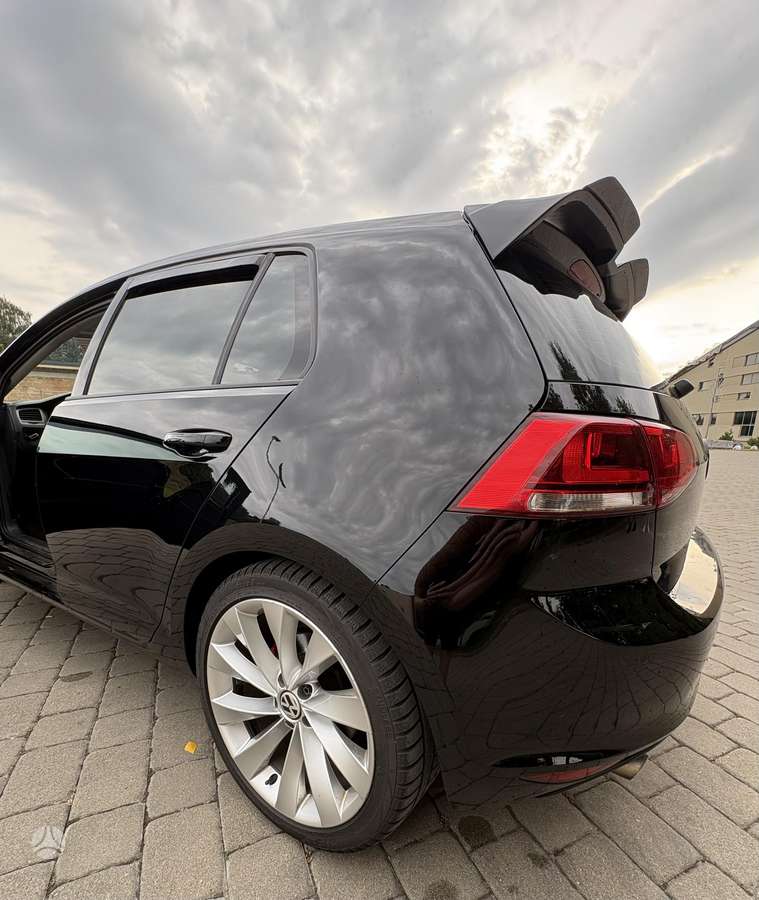 Volkswagen Golf - 12
