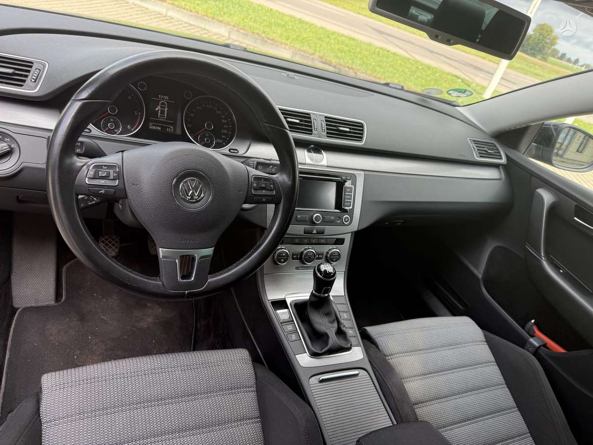 Volkswagen Passat - 8