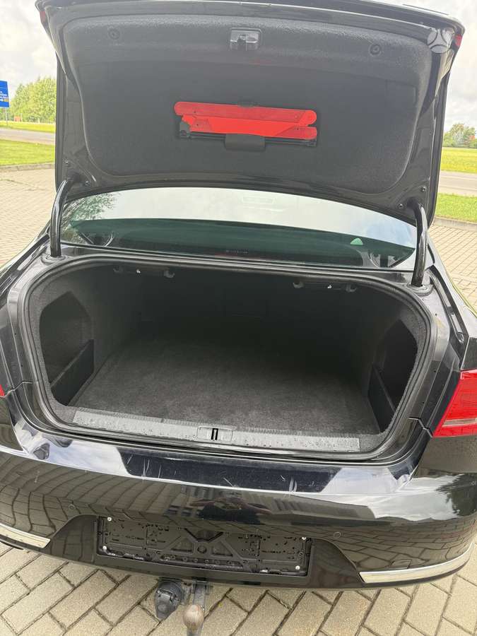 Volkswagen Passat - 12