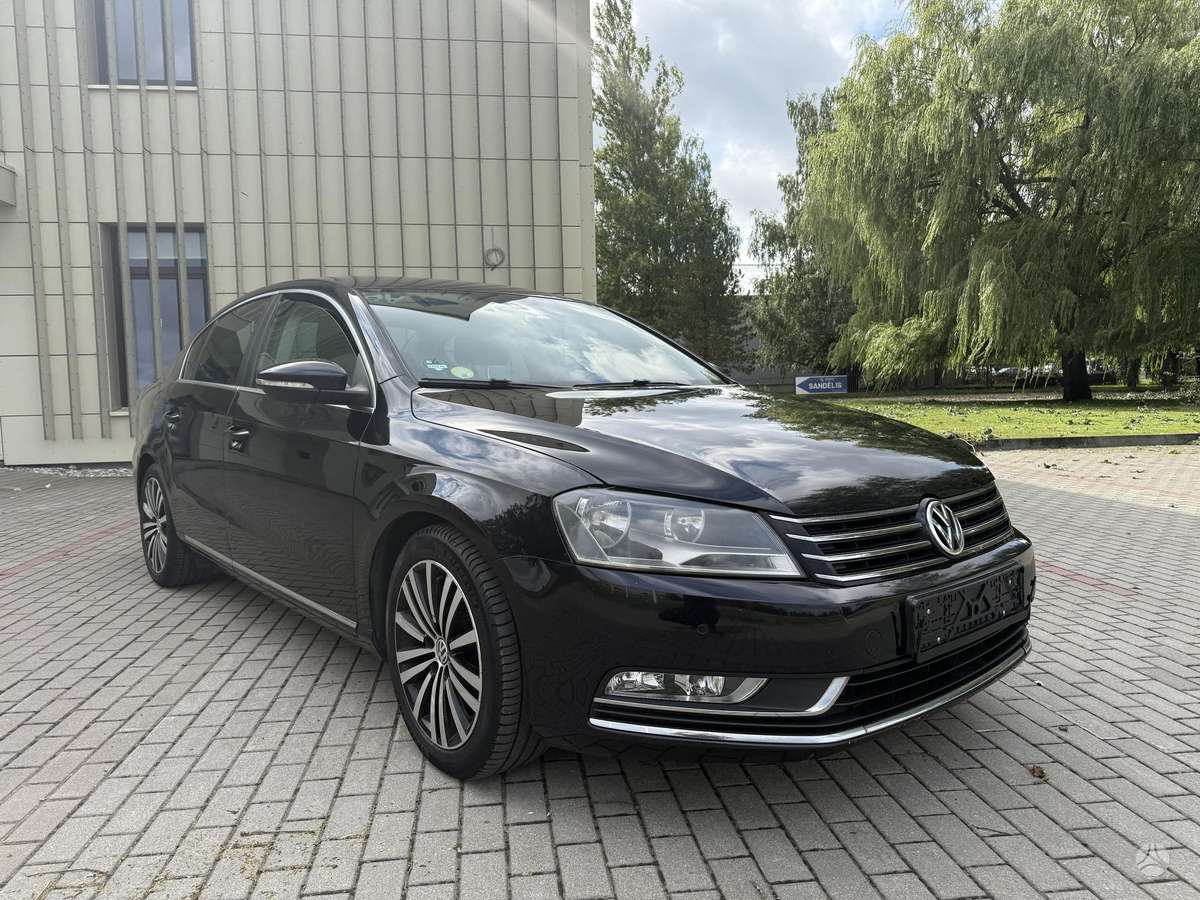 Volkswagen Passat - 1