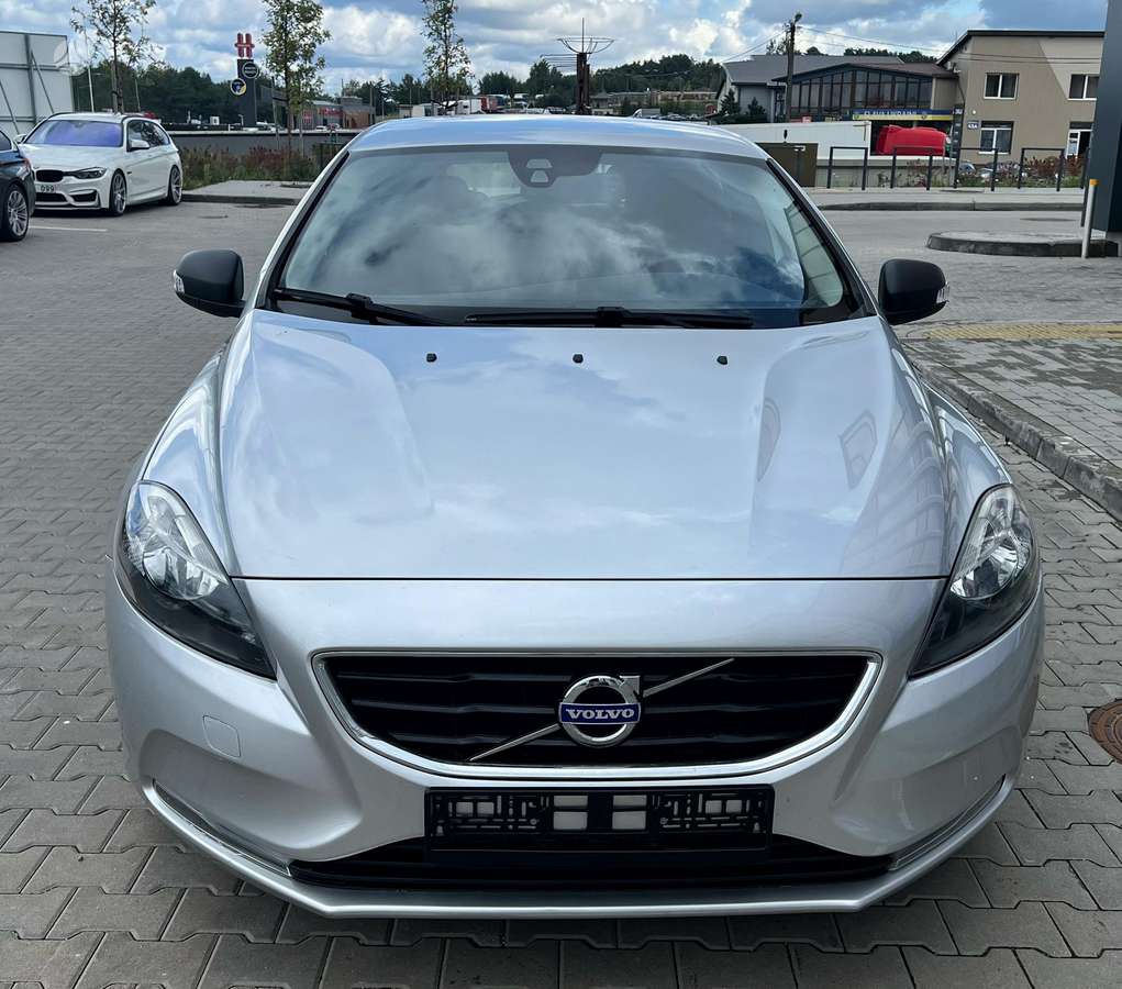 Volvo V40, 1.6 l., hatchback