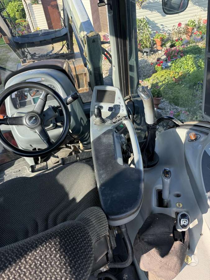 Valtra N111, traktoriai