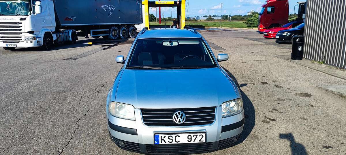Volkswagen Passat - 1