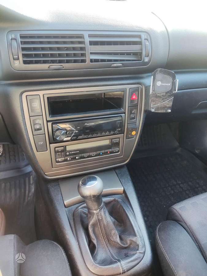 Volkswagen Passat - 8