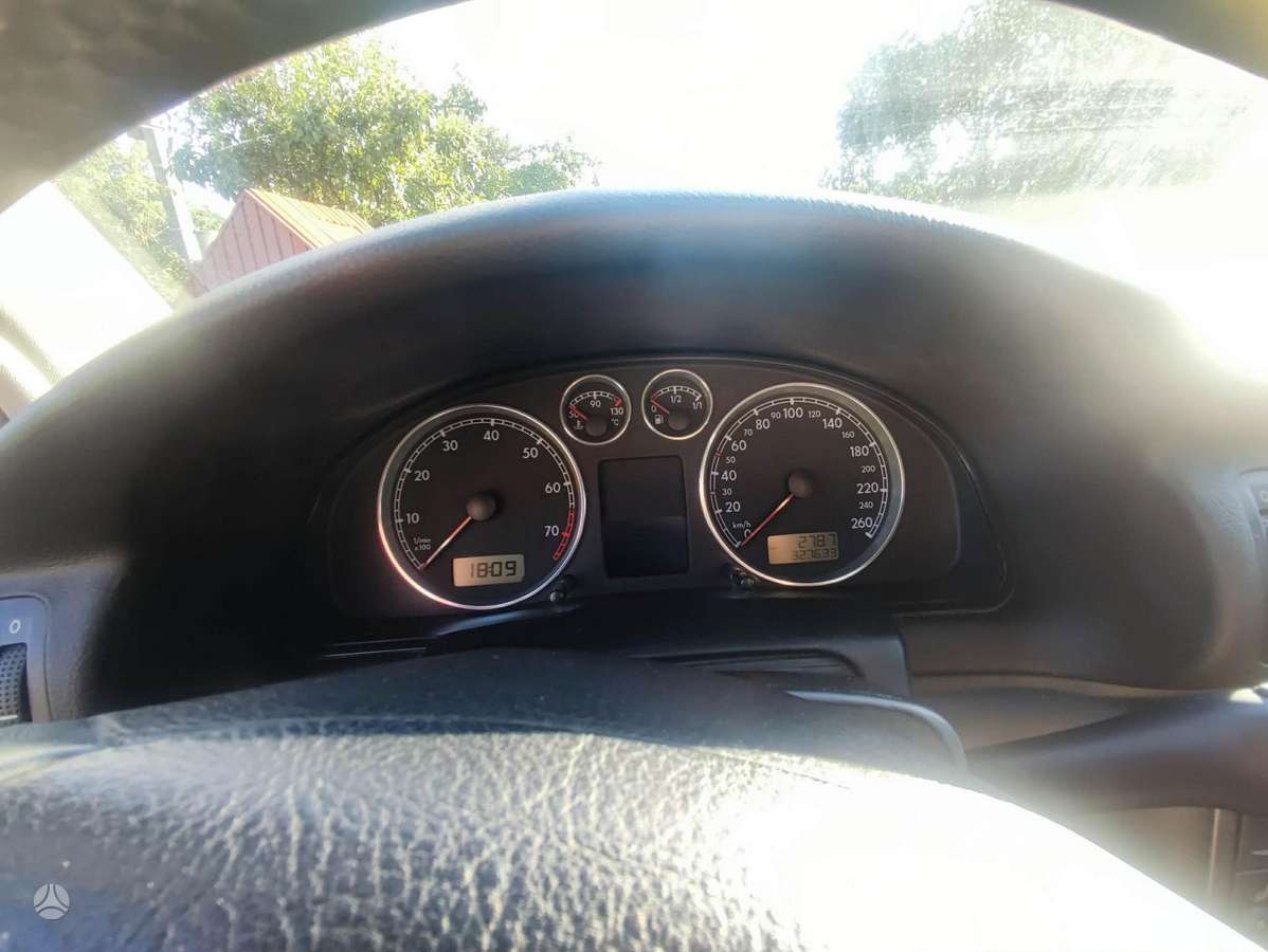 Volkswagen Passat - 10