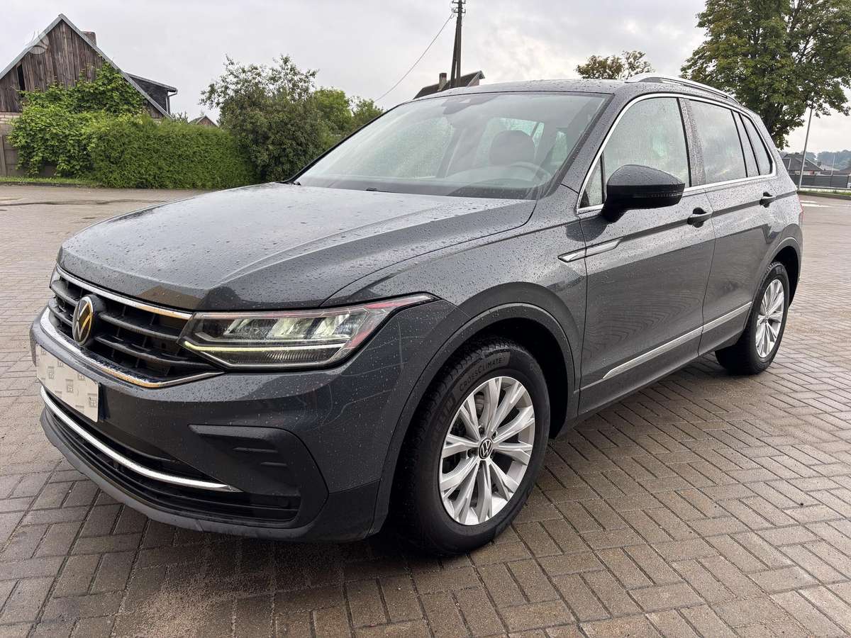 Volkswagen Tiguan - 1