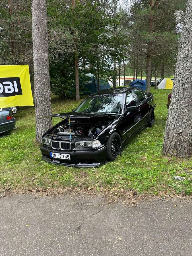 BMW 325, 2.5 l., Седан