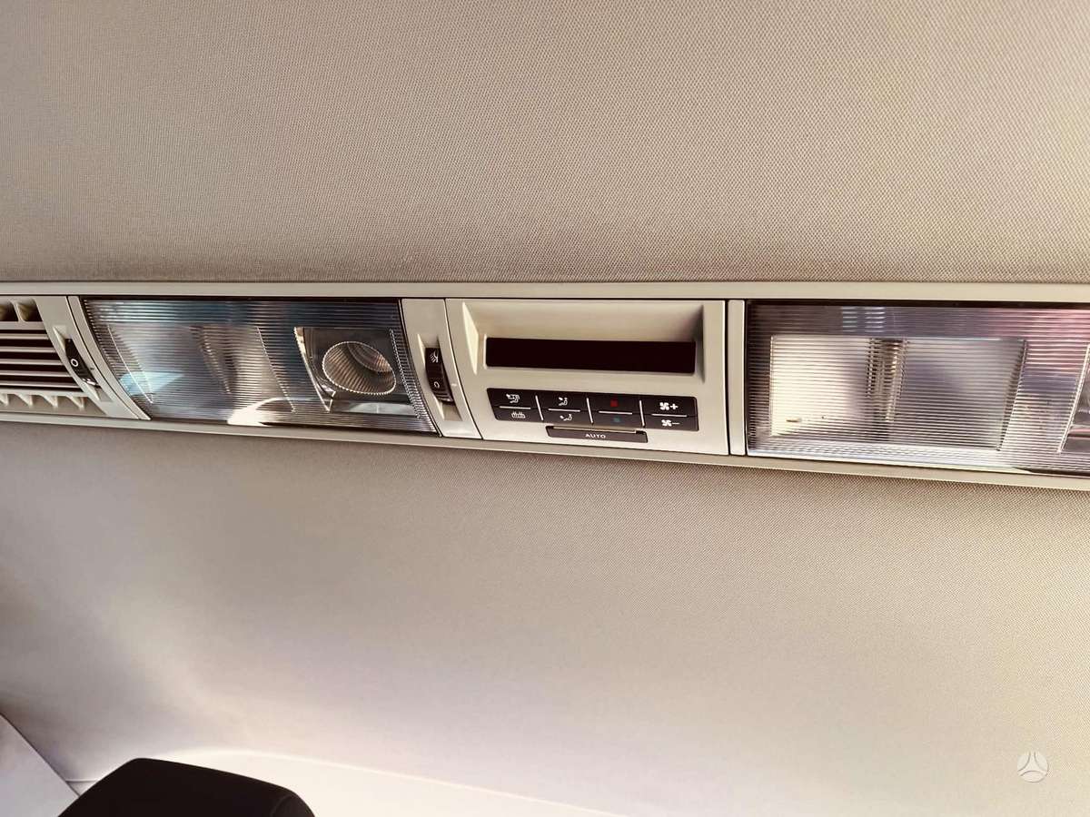 Volkswagen Multivan - 9