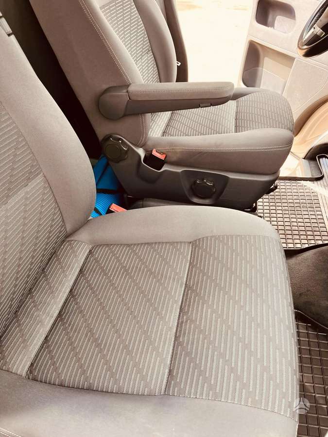 Volkswagen Multivan - 11
