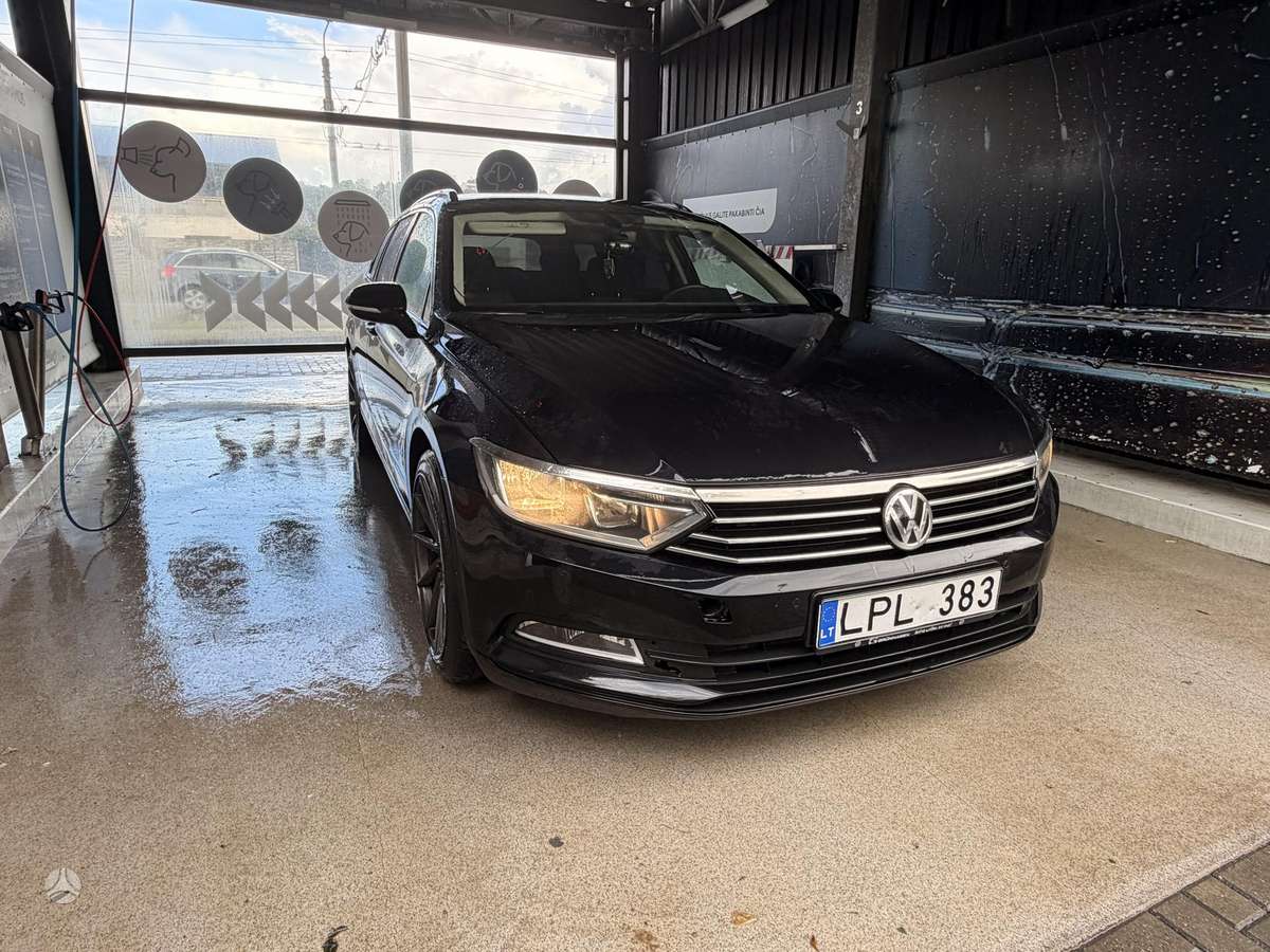 Volkswagen Passat - 1