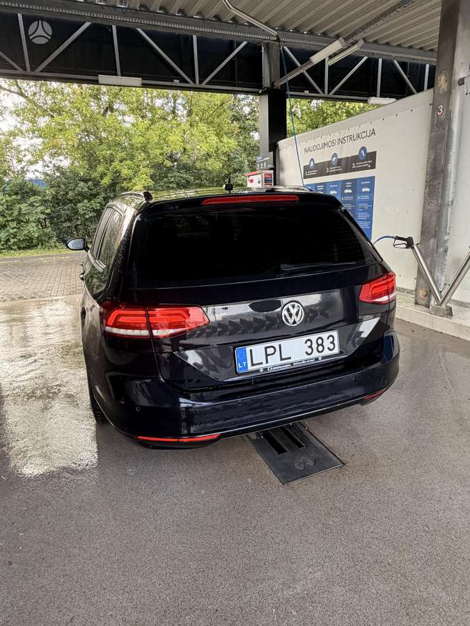 Volkswagen Passat - 4