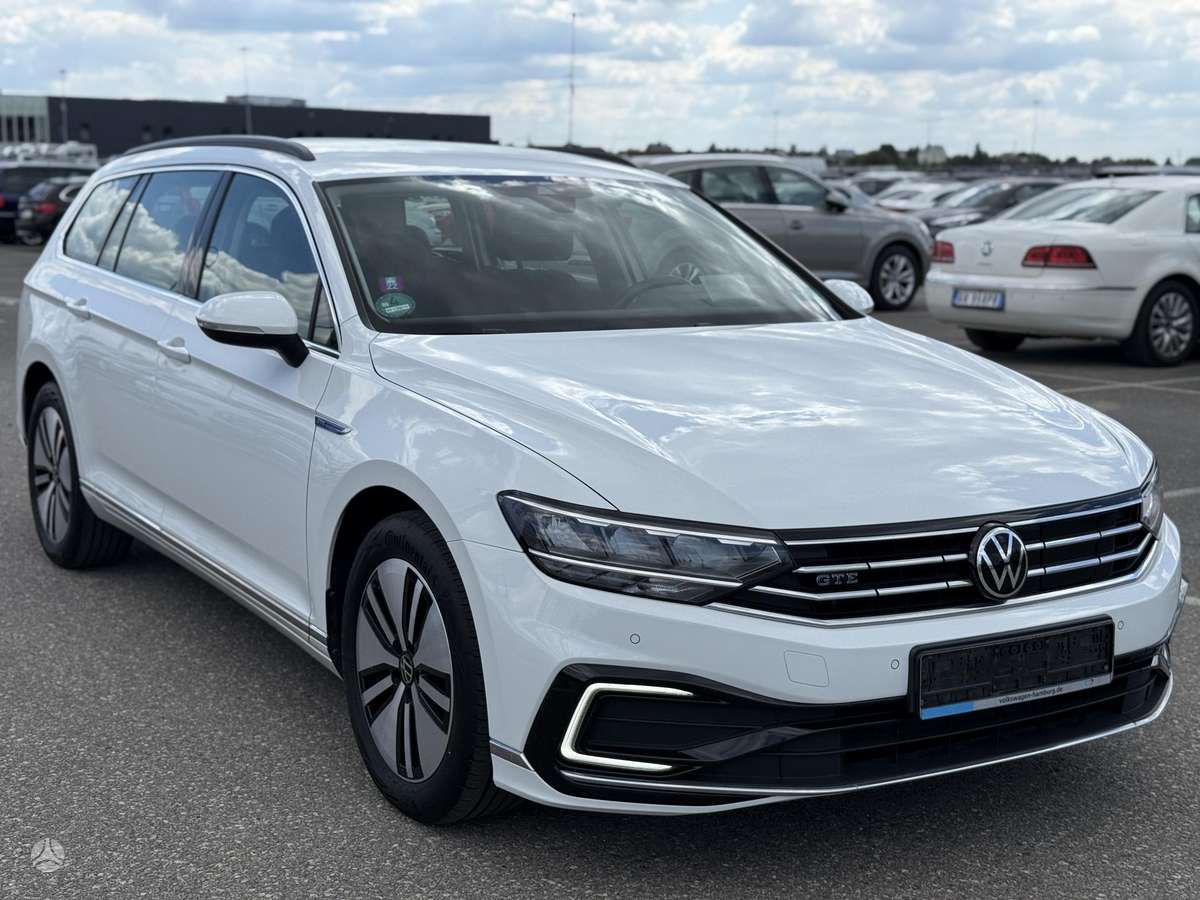 Volkswagen Passat - 4