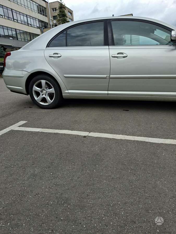 Toyota Avensis - 4
