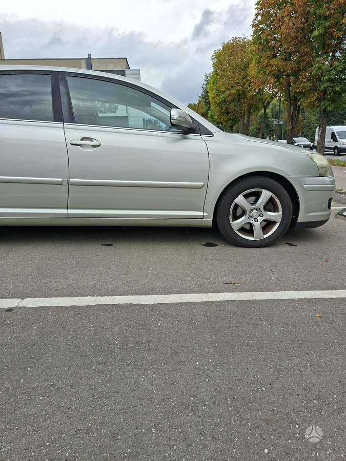 Toyota Avensis - 5
