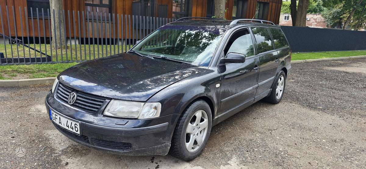 Volkswagen Passat - 1