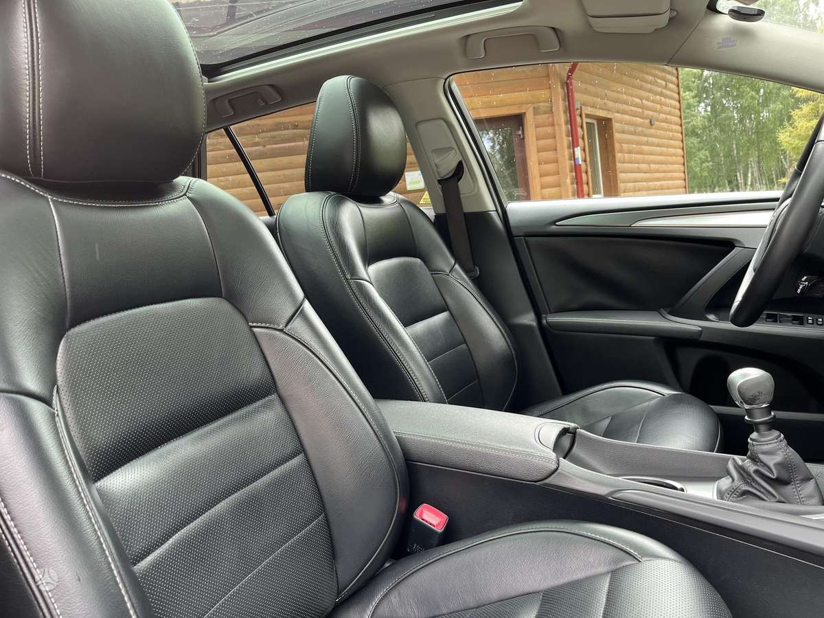 Toyota Avensis - 10