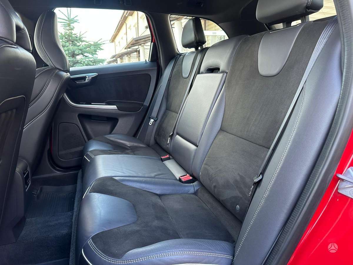 Volvo XC60, 2.4 l., off-road / crossover