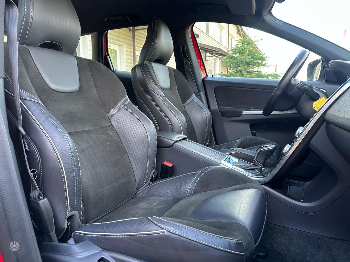 Volvo XC60, 2.4 l., off-road / crossover