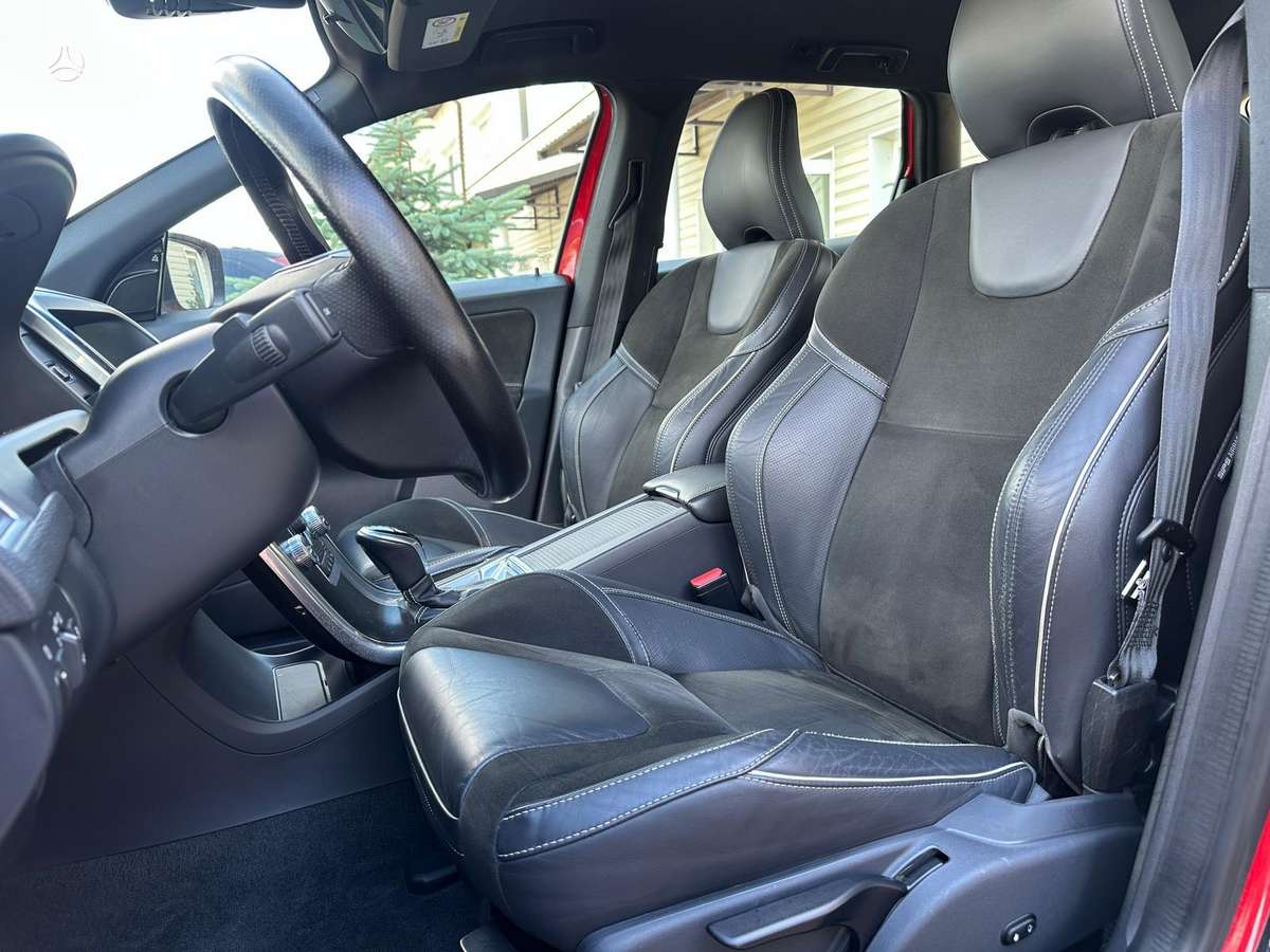 Volvo XC60, 2.4 l., off-road / crossover