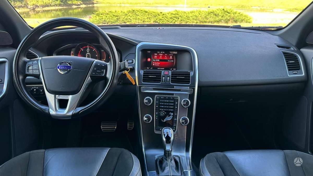 Volvo XC60, 2.4 l., off-road / crossover