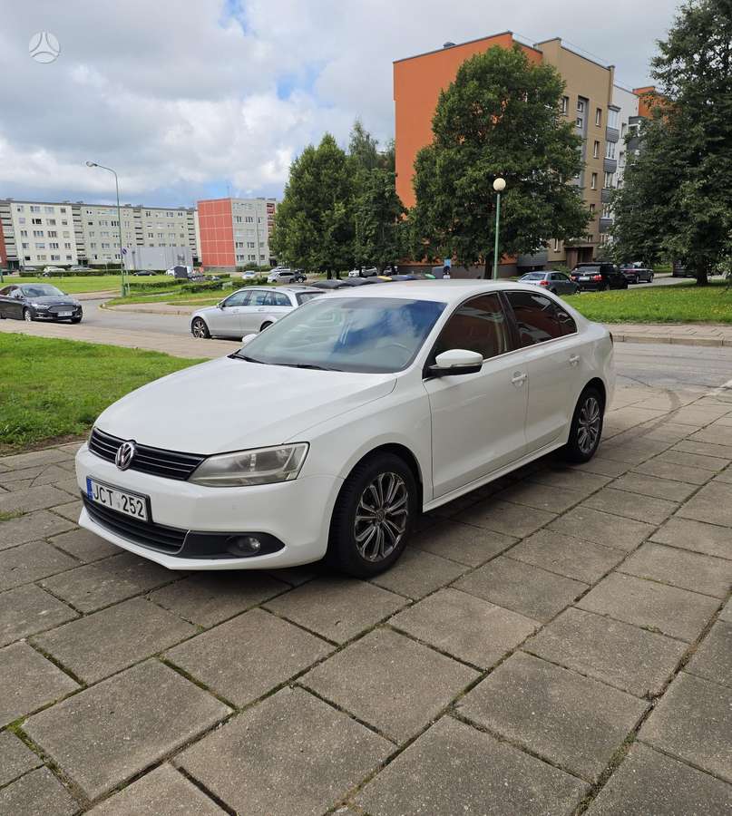 Volkswagen Jetta - 1