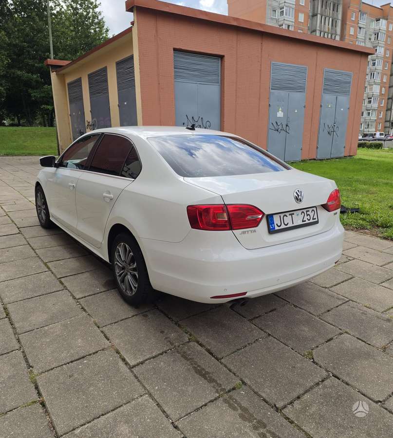 Volkswagen Jetta - 2