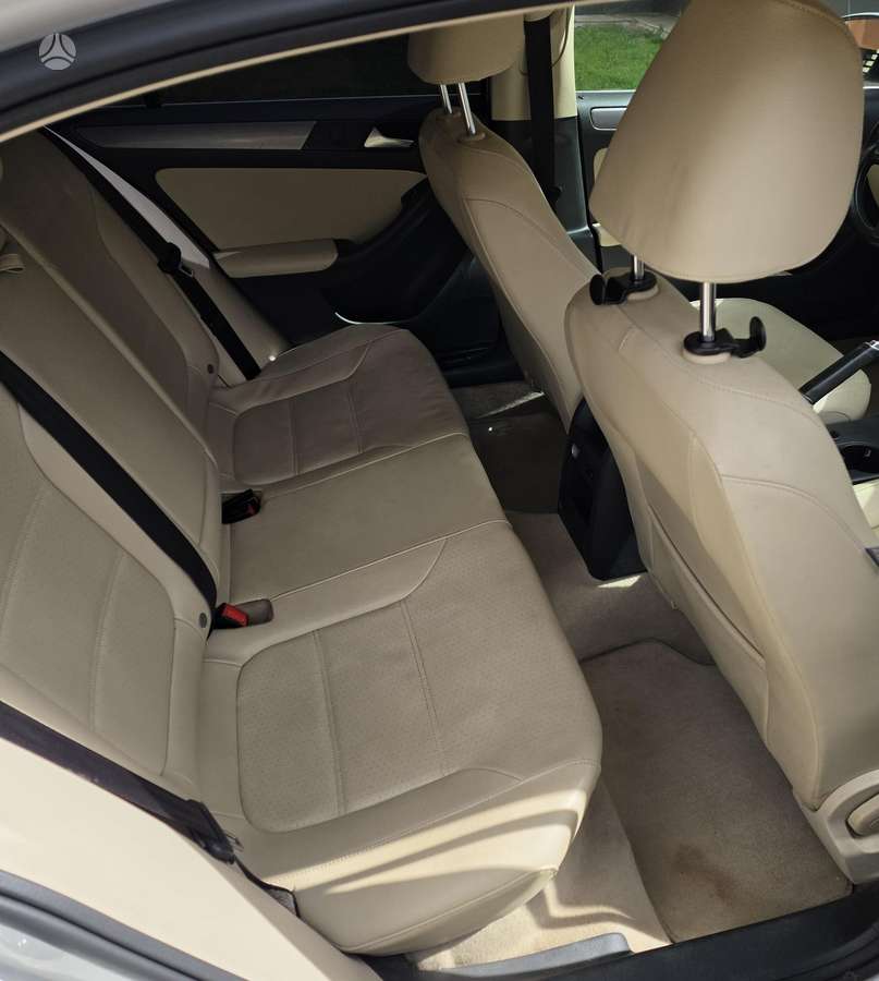 Volkswagen Jetta - 5