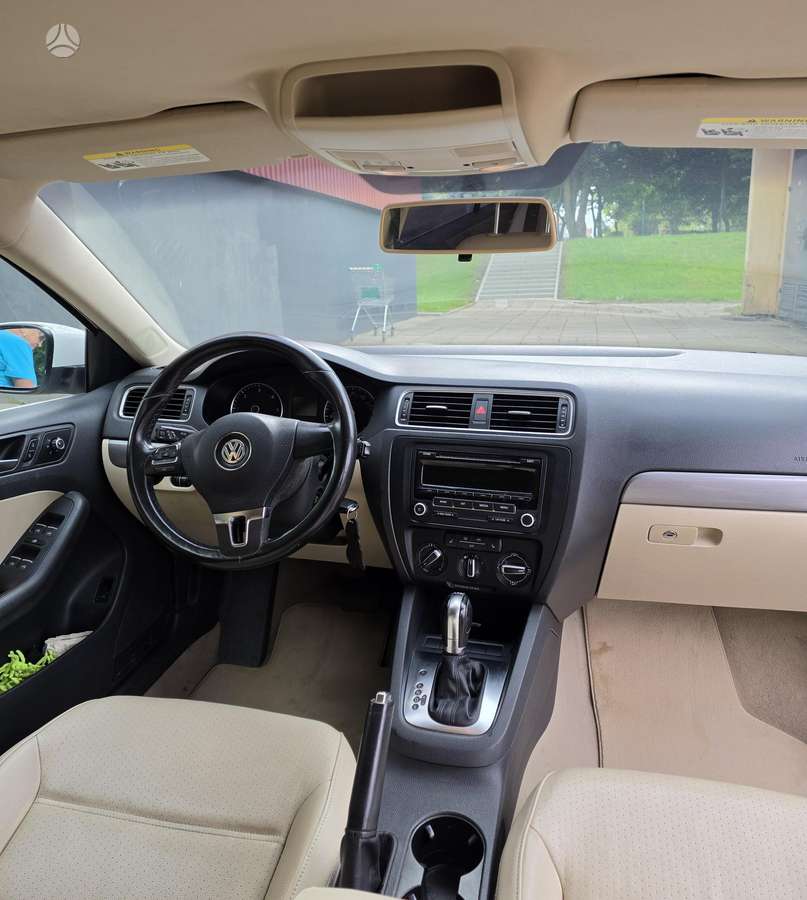Volkswagen Jetta - 6