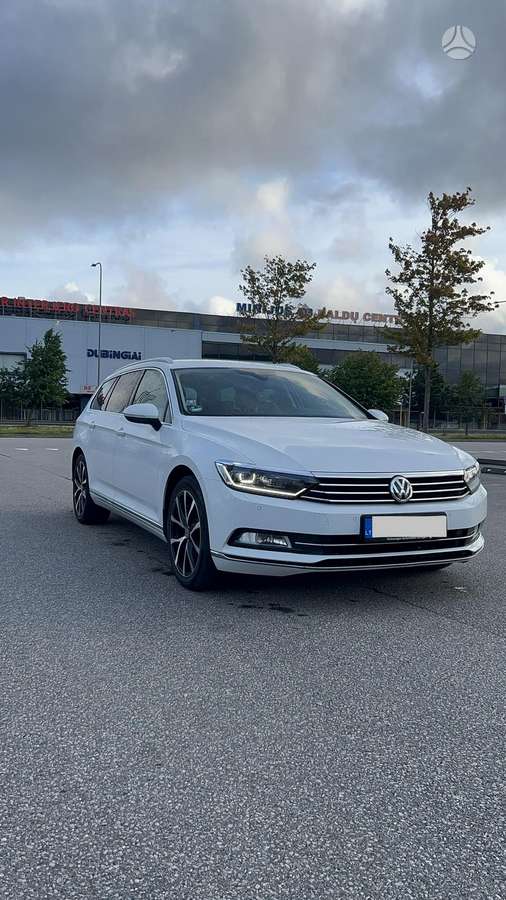 Volkswagen Passat - 1