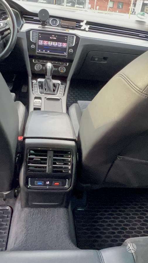 Volkswagen Passat - 11
