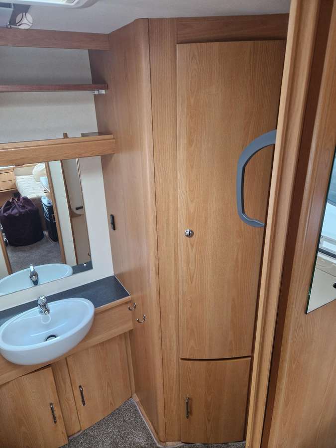 Compass Corona, caravans