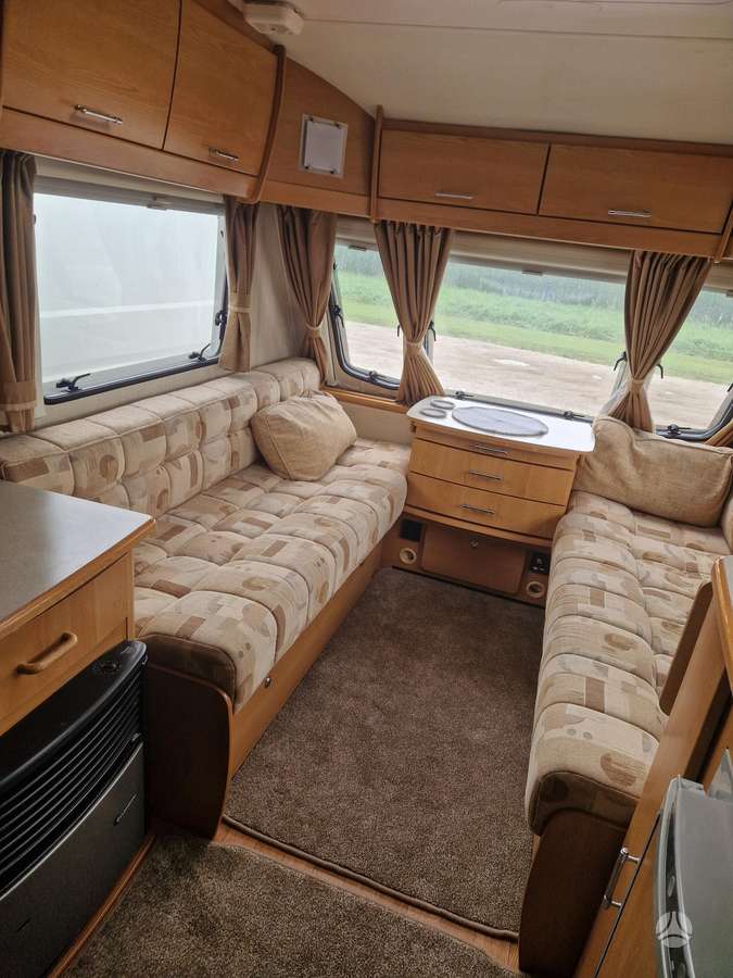 Compass Corona, caravans