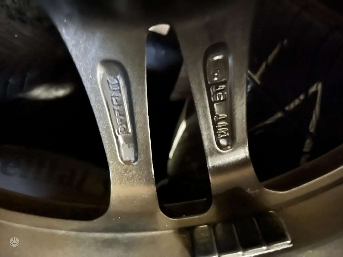 Volvo, lengvojo lydinio, R17