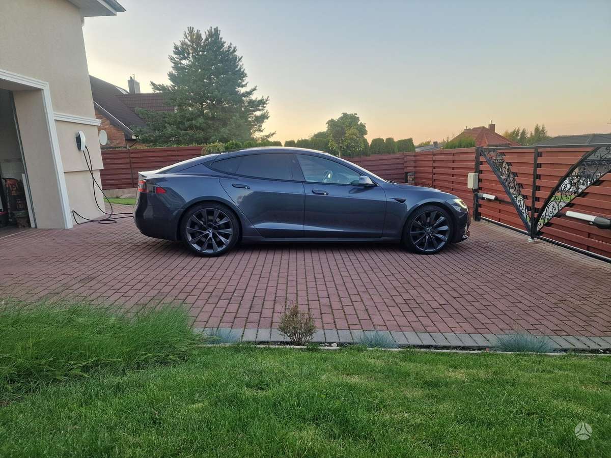 Tesla Model S - 2