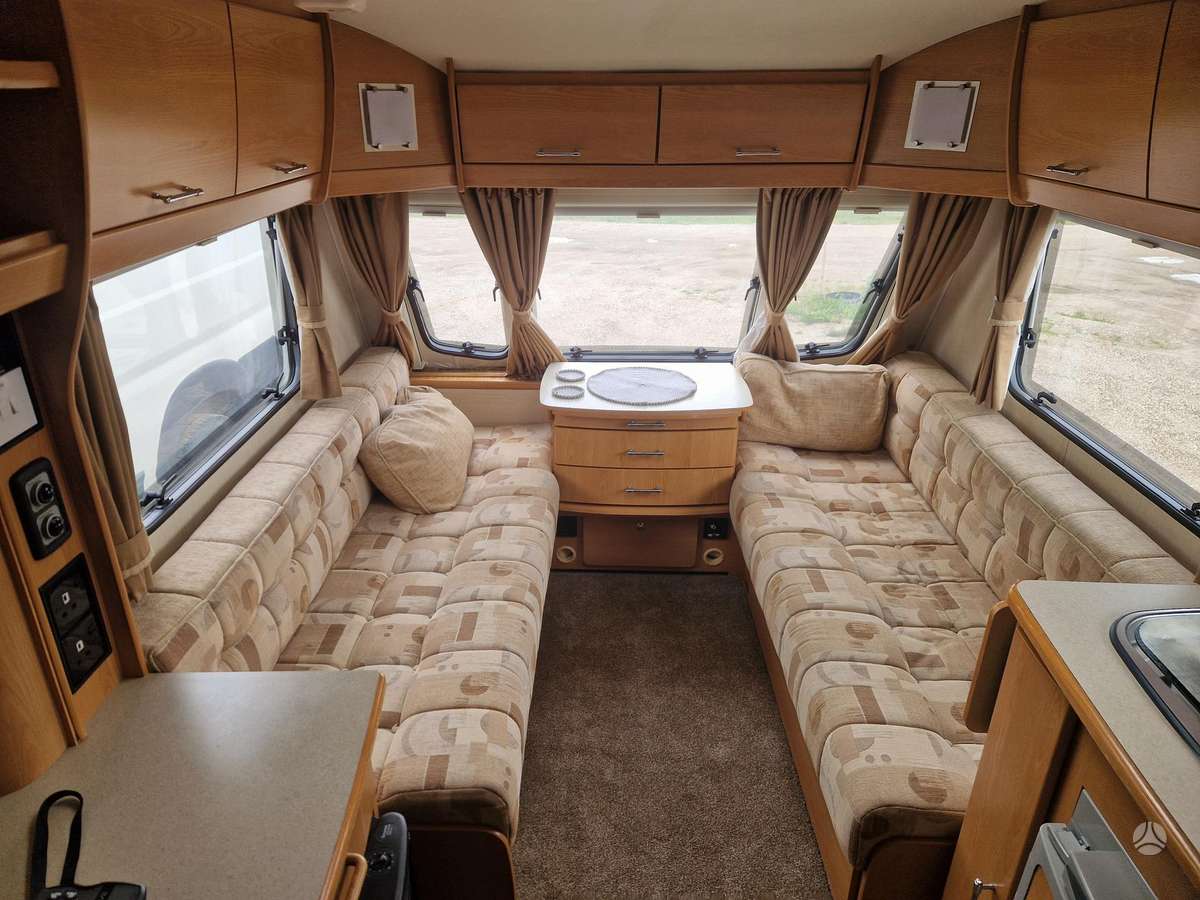 Compass Corona, caravans