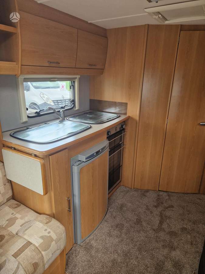 Compass Corona, caravans