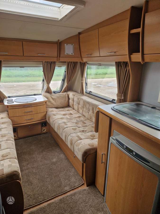 Compass Corona, caravans