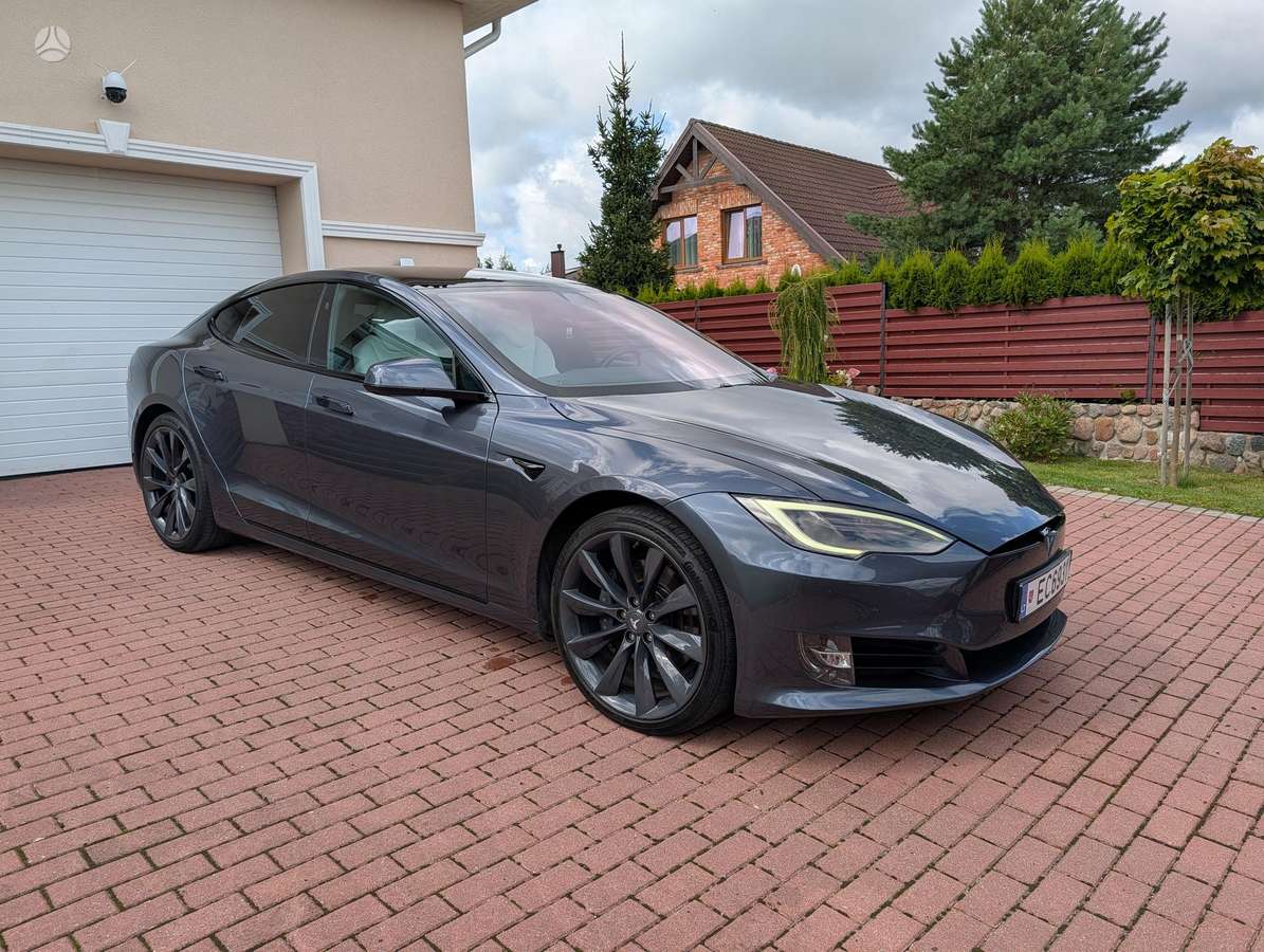 Tesla Model S - 3
