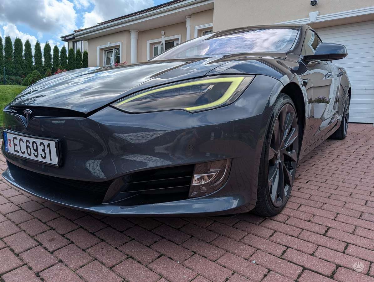 Tesla Model S - 4