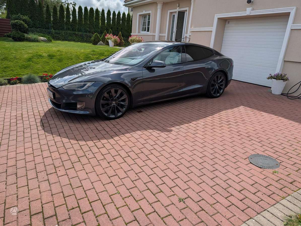 Tesla Model S - 5