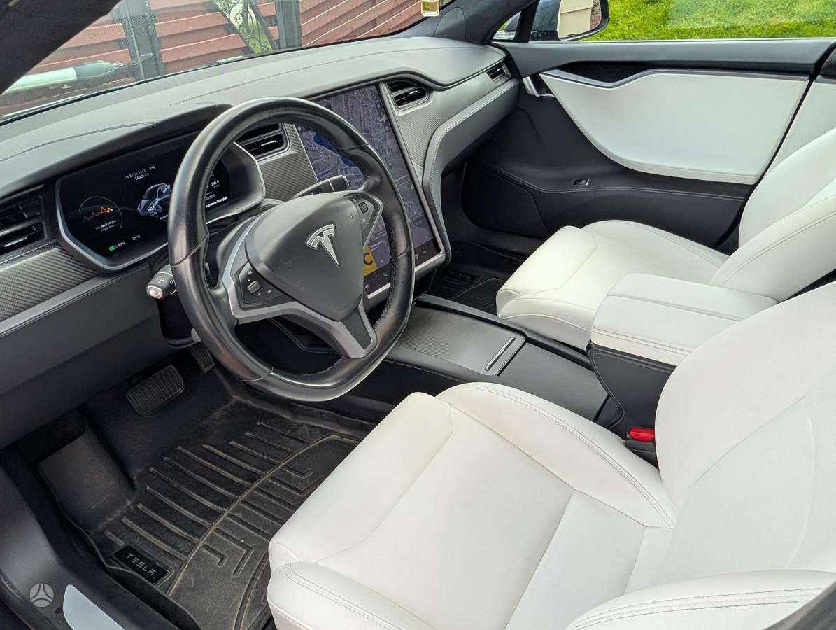 Tesla Model S - 7