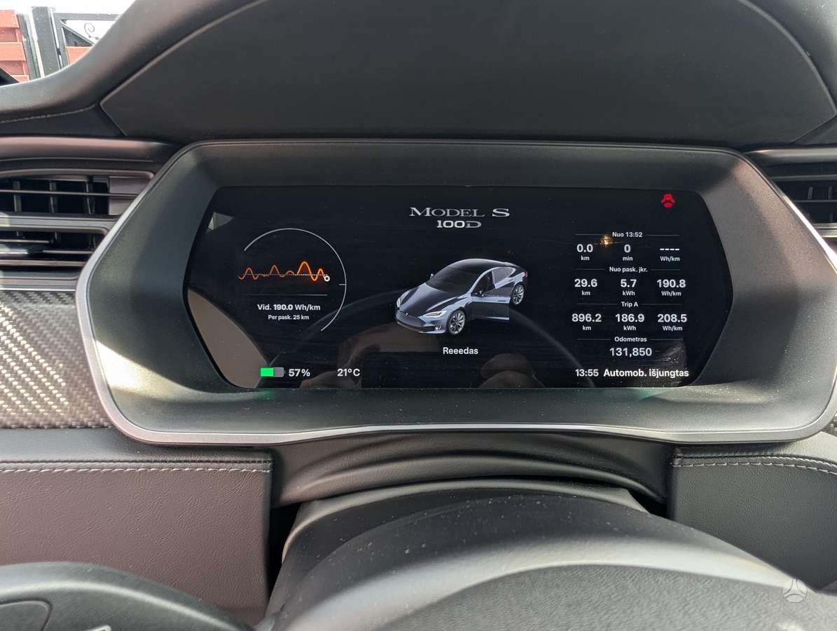 Tesla Model S - 8