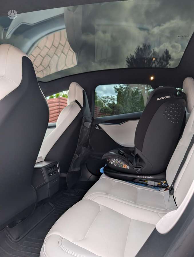 Tesla Model S - 9