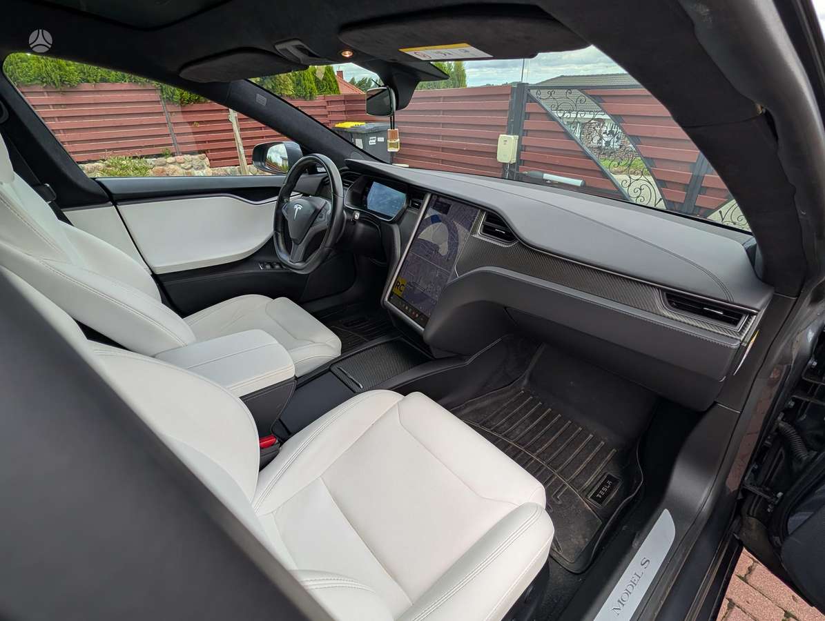 Tesla Model S - 10