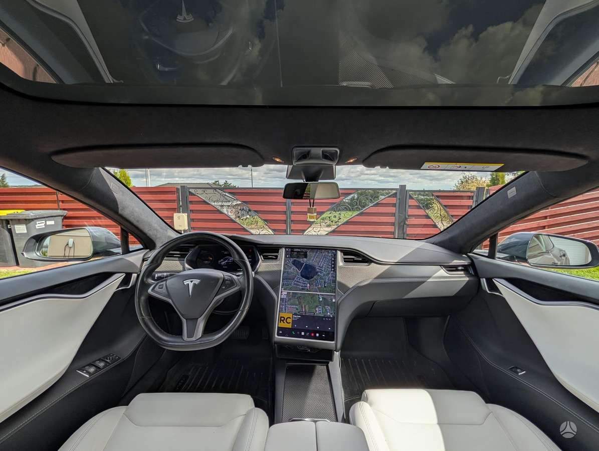 Tesla Model S - 11