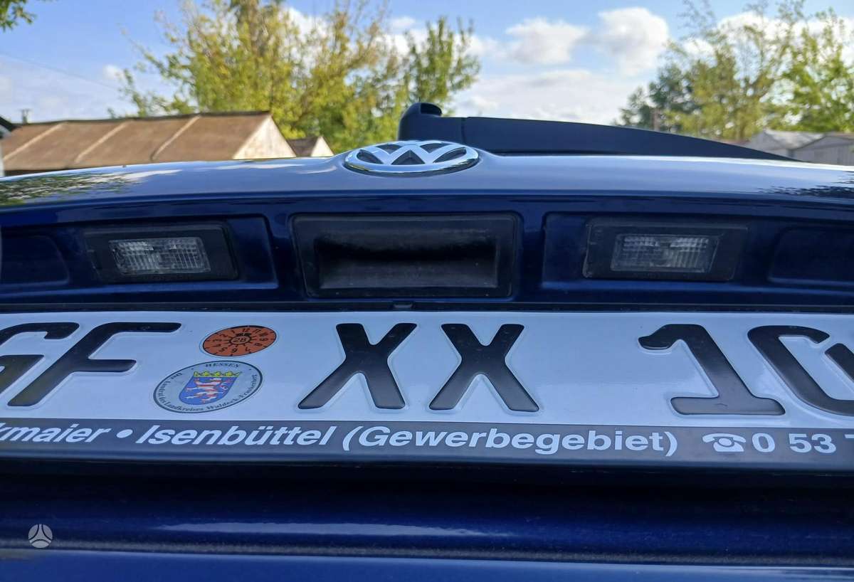 Volkswagen Golf - 6
