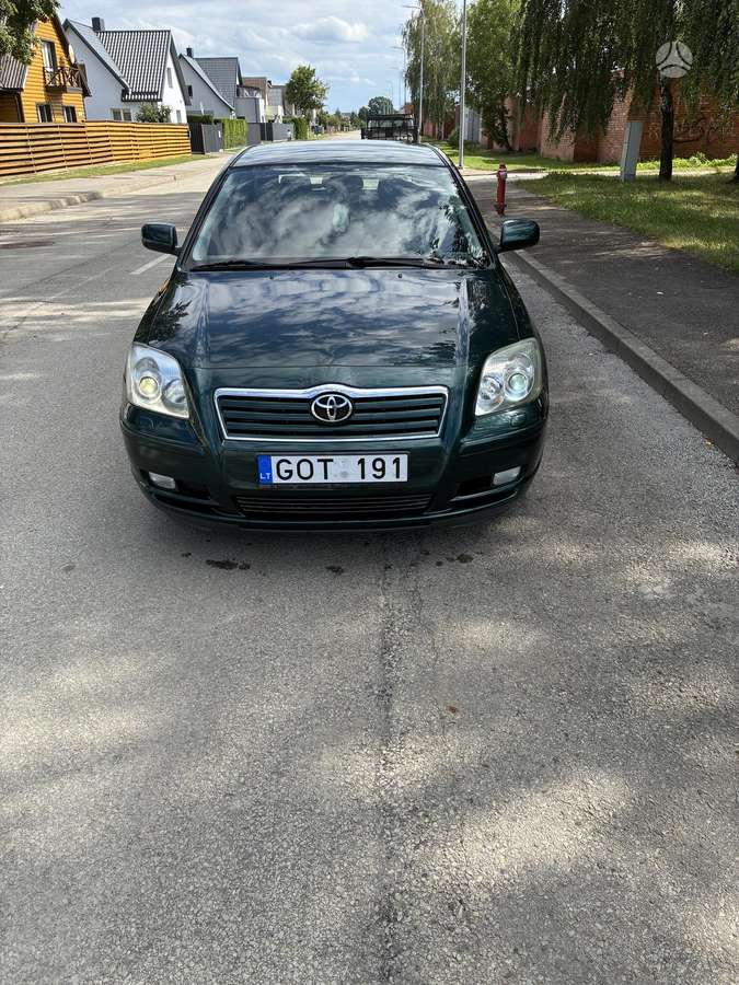 Toyota Avensis - 1
