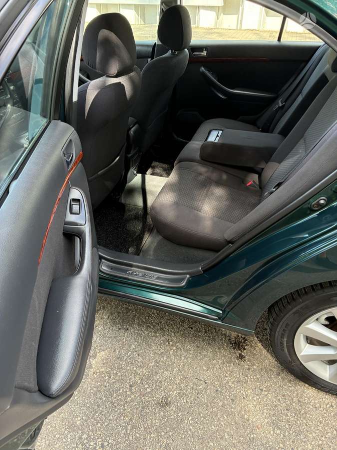 Toyota Avensis - 8